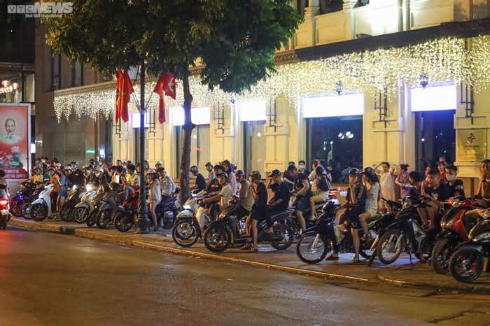 Cảnh sát hóa trang vây bắt 'quái xế' đua xe, nẹt pô gây náo loạn phố Hà Nội