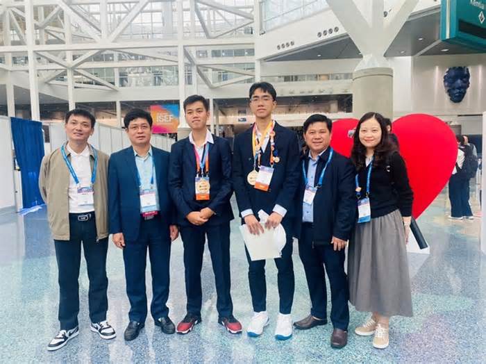 Học sinh chuyên Lê Hồng Phong đoạt Giải nhì khoa học kỹ thuật quốc tế