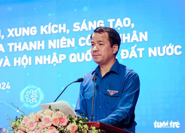 Thanh niên cần tự thay đổi mình