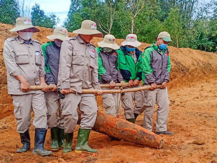 Tin tức sáng 5-3: Đề xuất xây dựng dự án Luật Tình trạng khẩn cấp; Số bom đạn còn khoảng 800.000 tấn