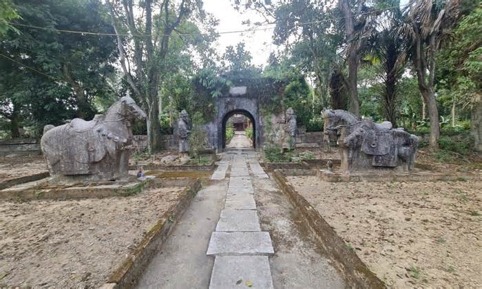 Khám phá khu đền thờ - lăng mộ bằng đá hơn 400 năm tuổi ở xứ Thanh