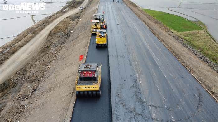 Xuyên Tết thi công cao tốc Chí Thạnh - Vân Phong đoạn qua Phú Yên