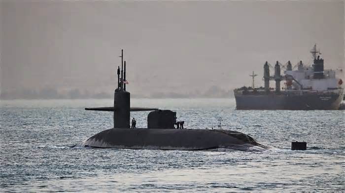 Hải quân Iran tuyên bố buộc tàu ngầm Mỹ phải nổi lên mặt nước