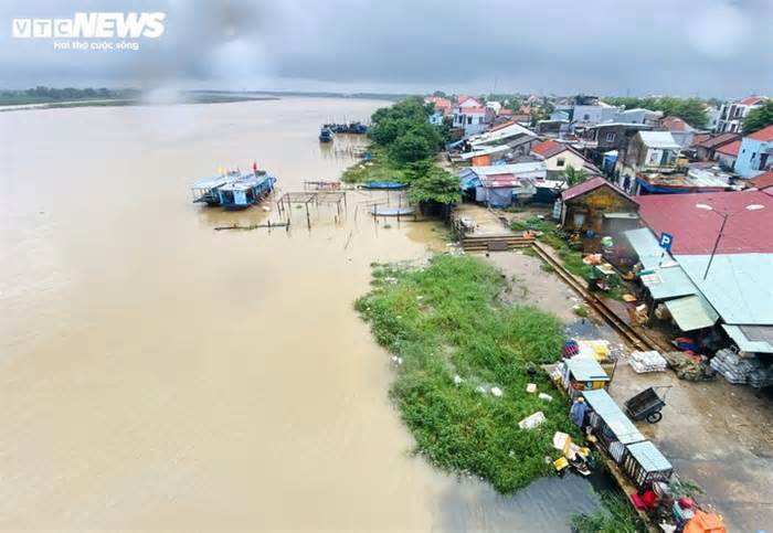 Quảng Nam có nơi ngập 1m, nước sông Hoài tràn lên đường phố cổ Hội An