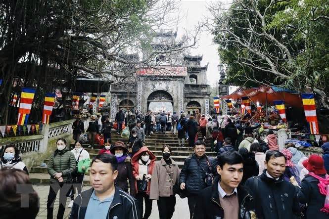 Phê duyệt Nhiệm vụ lập Quy hoạch tu bổ, phục hồi Di tích chùa Hương