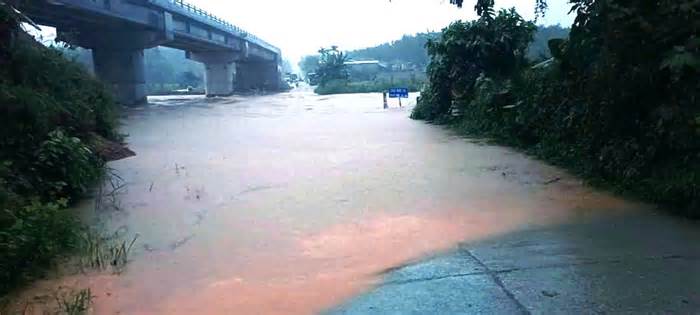Quảng Nam cảnh báo ngập lụt hạ du do lũ sông Vu Gia, Thu Bồn lên cấp báo động III