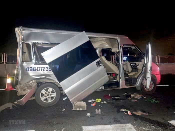 Bình Thuận: 6 người bị thương trong vụ 2 xe khách va chạm trên cao tốc