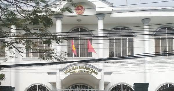 Vì sao nữ thư ký TAND huyện Ninh Phước được đình chỉ bị can?