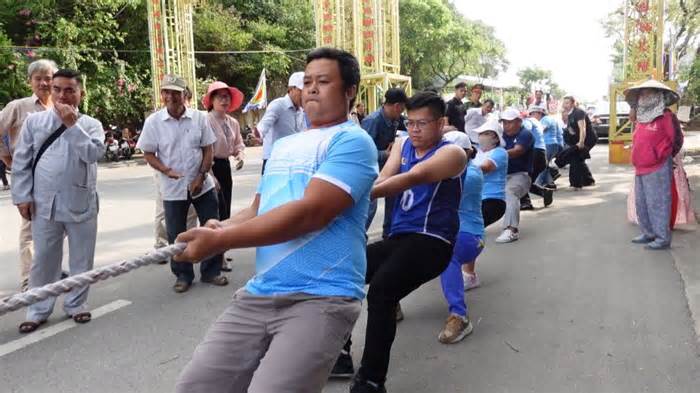 Người dân Đà Nẵng háo hức kéo co, thi đấu cờ trong lễ hội Quán Thế Âm
