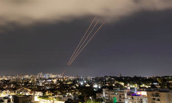 Israel có thể tốn hơn 1,3 tỷ USD đánh chặn 300 UAV, tên lửa Iran