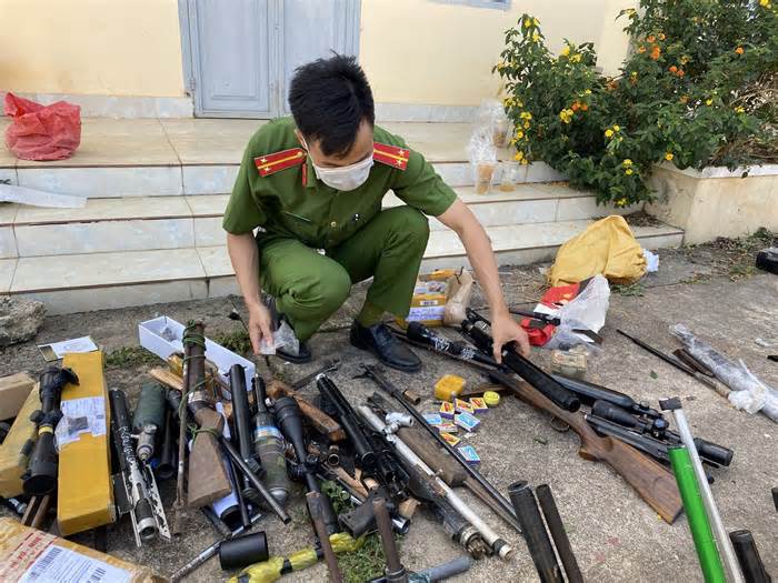 Tiêu hủy hàng loạt súng hơi, súng tự chế ở Lâm Đồng