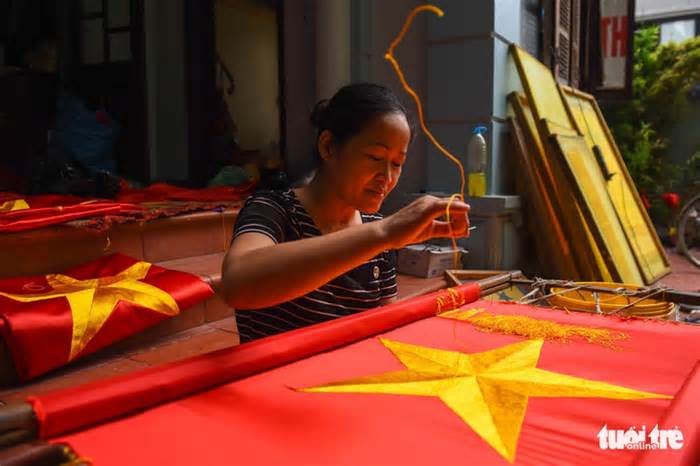 Hà Nội tặng hơn 2,2 triệu lá cờ Tổ quốc cho dân dịp 70 năm Giải phóng thủ đô