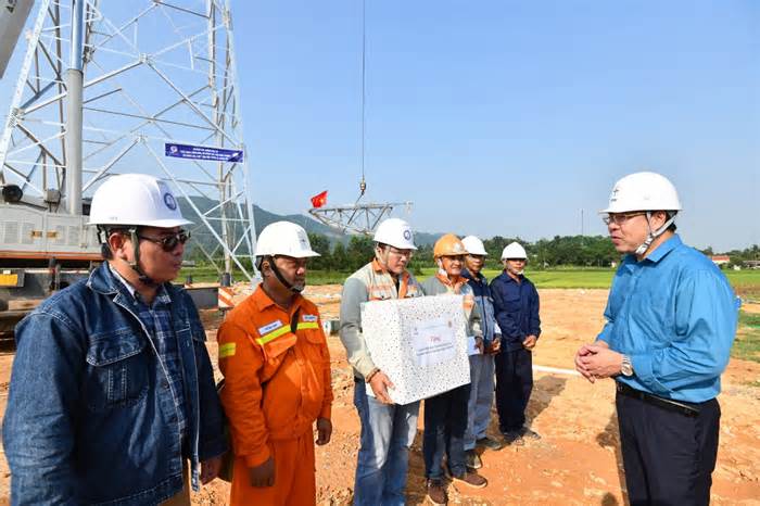 Phối hợp vận động công nhân thi đua hoàn thành công trình đường dây 500kV mạch 3