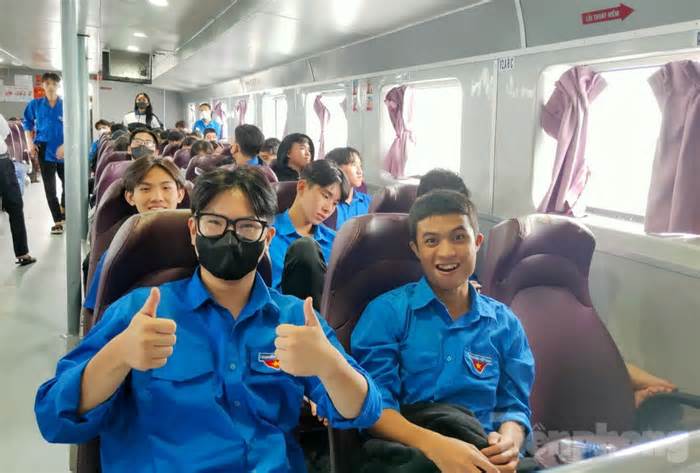 Hơn 130 thí sinh ở Kiên Giang vượt biển vào đất liền thi tốt nghiệp THPT