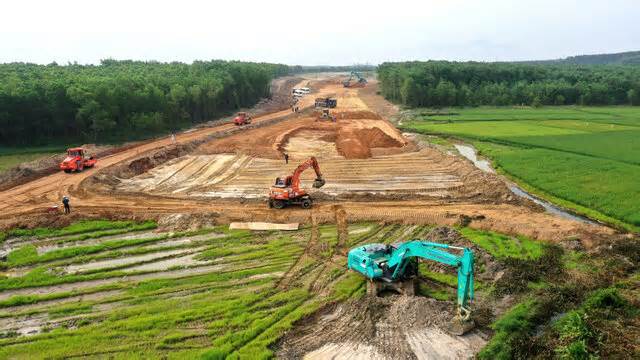 Nỗ lực nhưng vẫn trễ hẹn bàn giao mặt bằng dự án cao tốc Quảng Ngãi - Hoài Nhơn