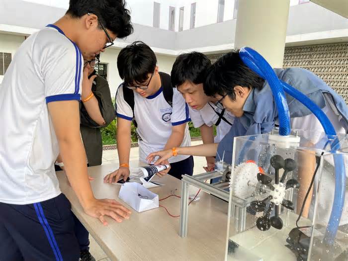 500 học sinh tranh tài thử thách chuyển đổi xanh