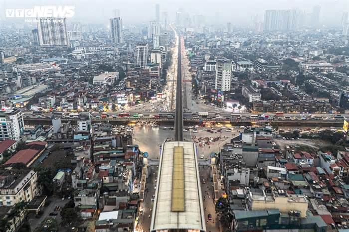 Giáp Tết, người Hà Nội chật vật di chuyển giữa cảnh ùn tắc từ sáng đến đêm