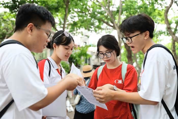 Giáo viên nhận xét đề thi môn tự chọn: Tiếng Anh phân hóa cao, đề 'môn mới' vừa sức