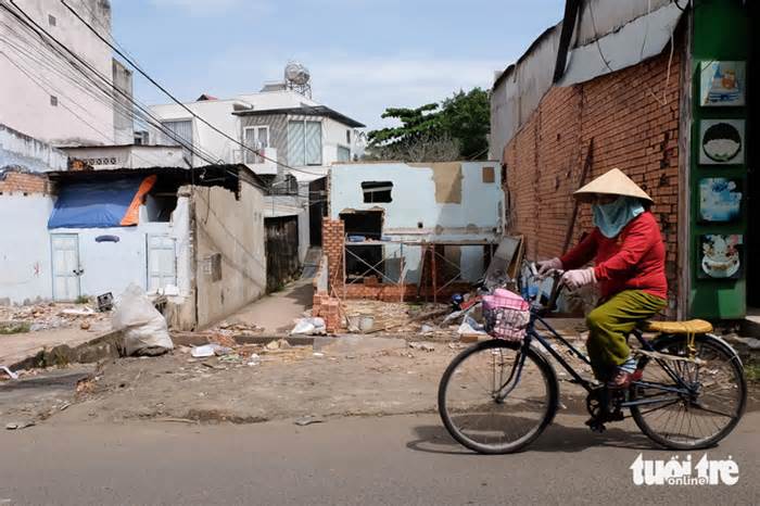Dân Gò Vấp dỡ nhà, giao đất mở rộng đường Dương Quảng Hàm để giảm kẹt xe