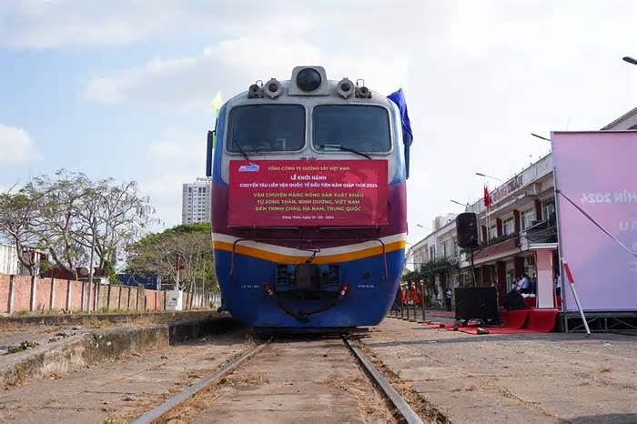 Khởi hành chuyến tàu lửa xuất khẩu đầu năm mới từ Bình Dương đi Trung Quốc