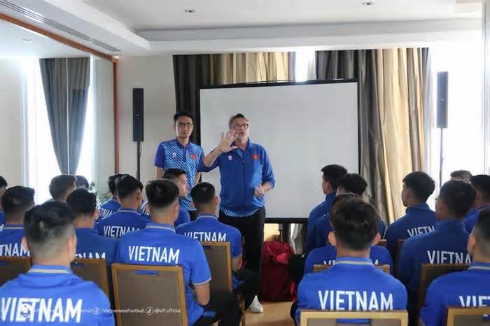 Huấn luyện viên Troussier giao nhiệm vụ cho tuyển Việt Nam