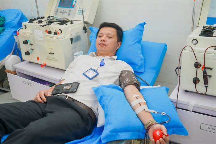 Cán bộ y tế hiến máu cứu sản phụ giảm tiểu cầu vô căn