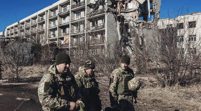 Ukraina xác nhận mất thị trấn trọng điểm ở Donbass