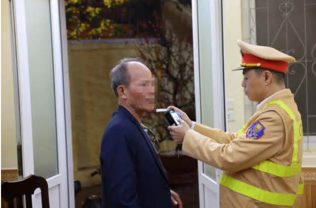 Hà Nội xử phạt hơn 1.200 trường hợp vi phạm nồng độ cồn trong dịp Tết