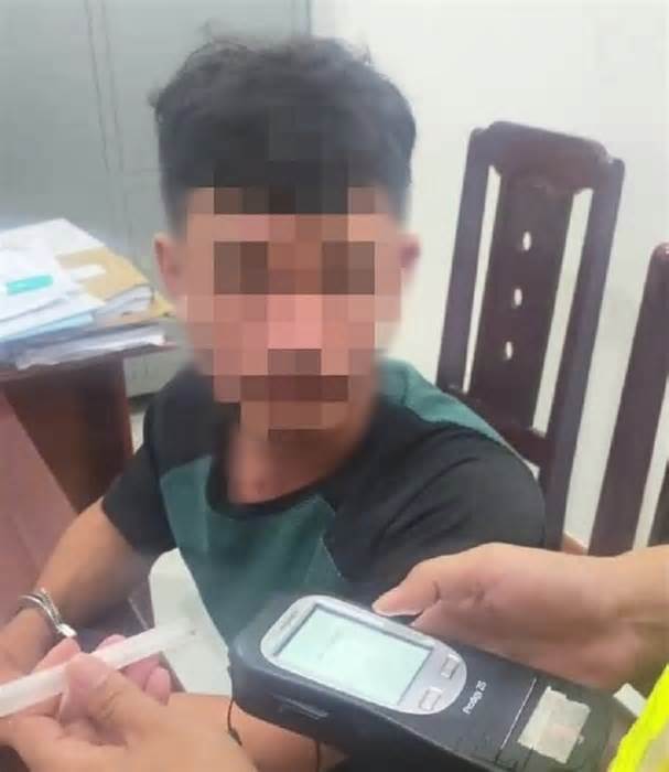 Nam thanh niên say xỉn, đánh CSGT ở Quảng Nam