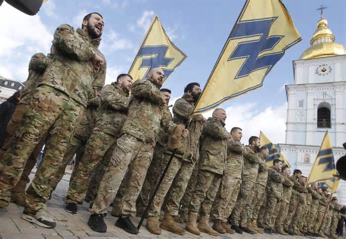 Mỹ bỏ lệnh cấm vũ khí kéo dài 10 năm với lữ đoàn Azov của Ukraine