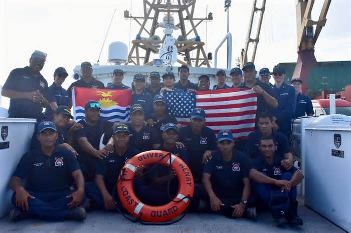 Tuần duyên Mỹ lục soát tàu đánh cá Trung Quốc gần Kiribati