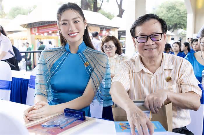 Lương Thùy Linh làm đại sứ Ngày sách Việt Nam