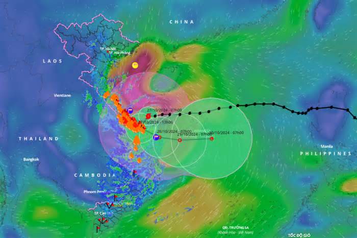 Bão Trà Mi cách Đà Nẵng khoảng 100 km