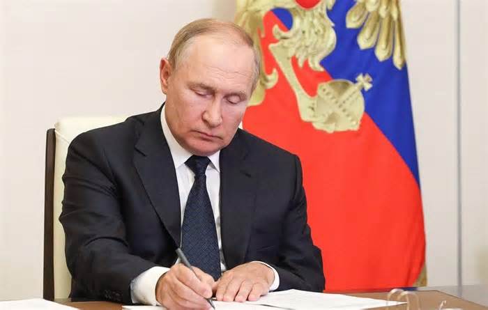 Tổng thống Nga Putin ký hàng chục luật mới