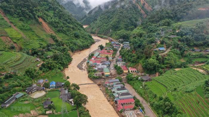 Yên Bái: Giúp người dân vùng lũ ở Mù Cang Chải sớm ổn định cuộc sống