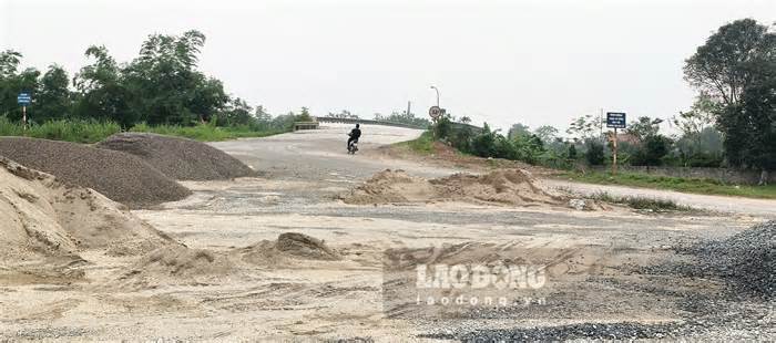 Hà Nam: Dân khốn khổ vì cầu xây xong gần chục năm, đường vẫn chưa làm