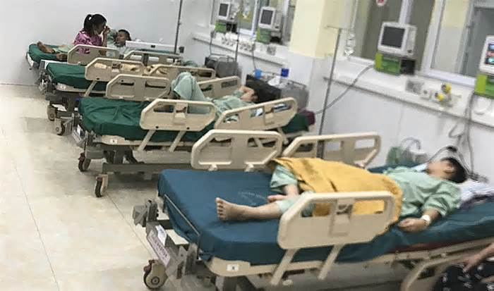 15 người ở Điện Biên phải nhập viện cấp cứu vì ngộ độc thực phẩm