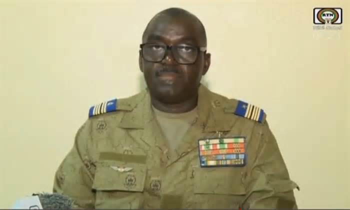 Phe đảo chính Niger ngăn tổng thống đào thoát bằng trực thăng