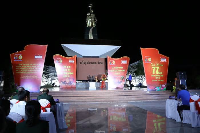 Tuổi trẻ Đà Nẵng, Bình Định thắp ngàn ngọn nến tưởng niệm các anh hùng, liệt sĩ