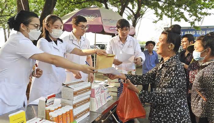 Khám bệnh, cấp phát thuốc miễn phí cho hơn 1.000 người dân Điện Biên