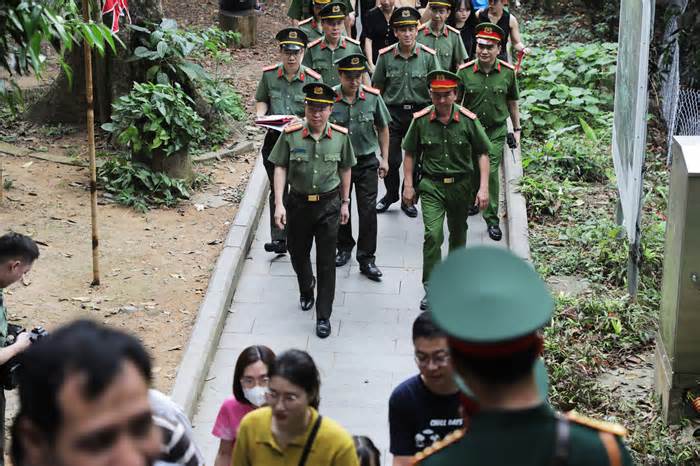 Giám đốc Công an tỉnh Phú Thọ kiểm tra công tác an ninh tại Lễ hội Đền Hùng