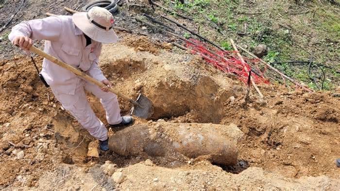 Quảng Bình: Xử lý an toàn quả bom nặng 340kg