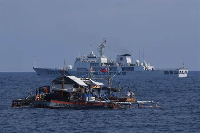 Trung Quốc cho hải cảnh bắt người trên Biển Đông từ ngày mai 15-6