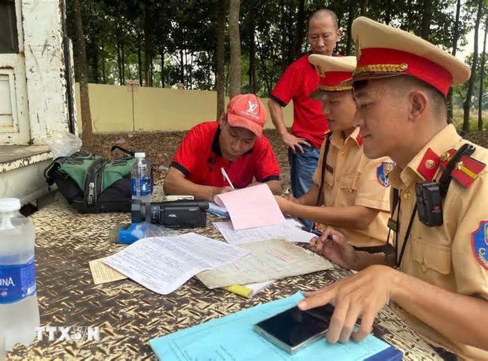 Đồng Nai: Xử phạt tài xế và chủ xe khách 45 chỗ nhưng nhồi nhét 54 người