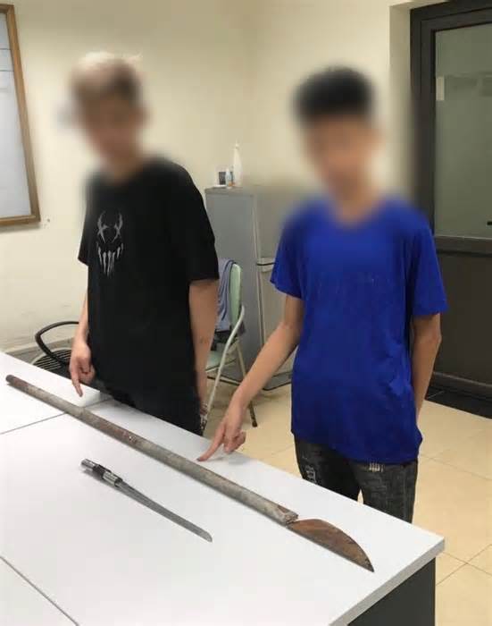 Hai thiếu niên mang kiếm đi cướp tài sản trong đêm ở Hà Nội