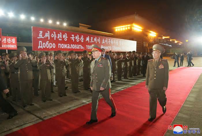 Thấy gì cách Triều Tiên đón tiếp trọng thể bộ trưởng quốc phòng Nga?