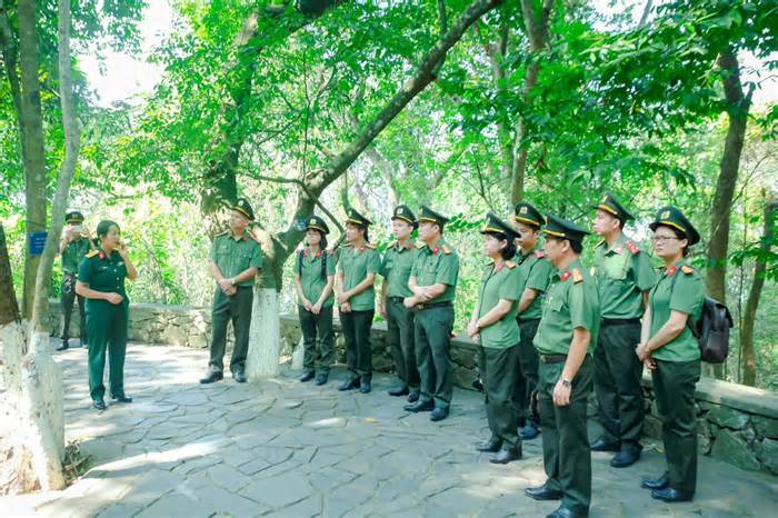 Công đoàn Học viện An ninh nhân dân sinh hoạt chính trị tại Khu di tích K9