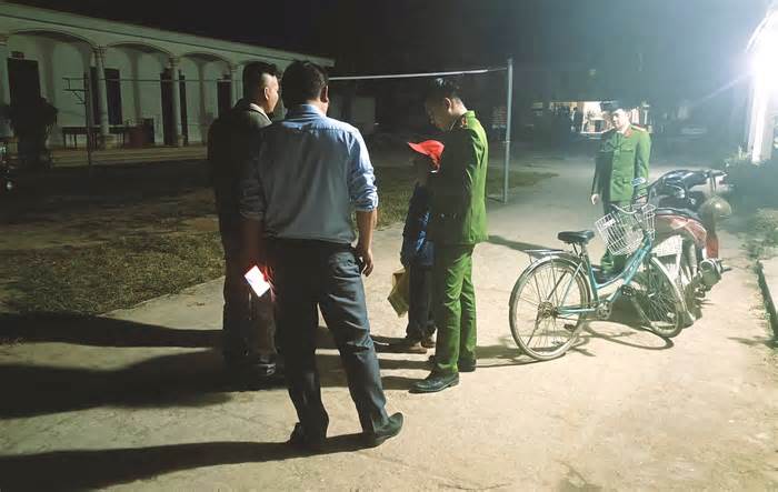 Bé trai lớp 6 bị lạc khi đạp xe trăm km đi thăm người thân trong đêm