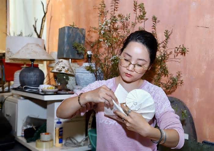 Cô gái Hà thành 'thổi hồn' giấy thủ công truyền thống