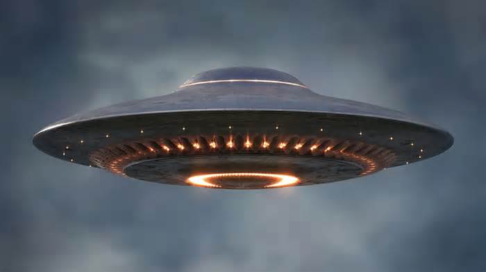 Tuyên bố chấn động: UFO từng “đóng quân”, ghé thăm Trái đất như “cơm bữa“?